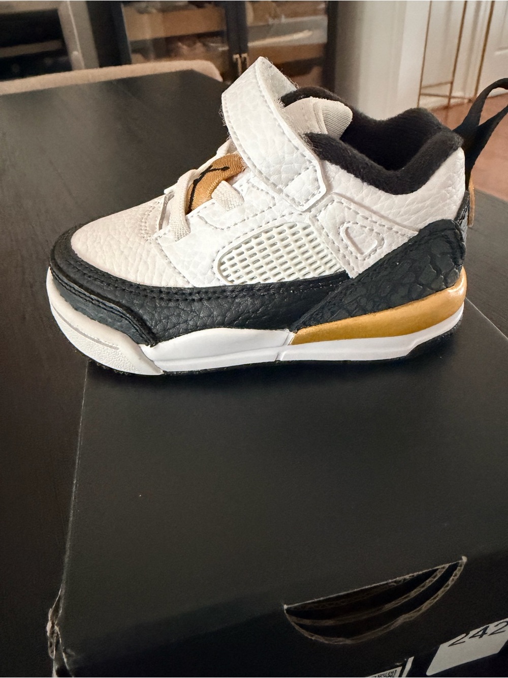 Nike Kids White Black Gold Low Sneaker